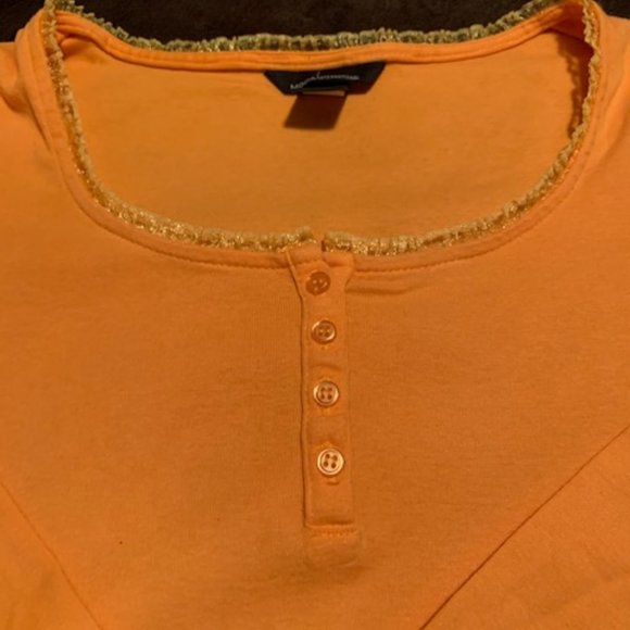 Button Top - Picture 3 of 5